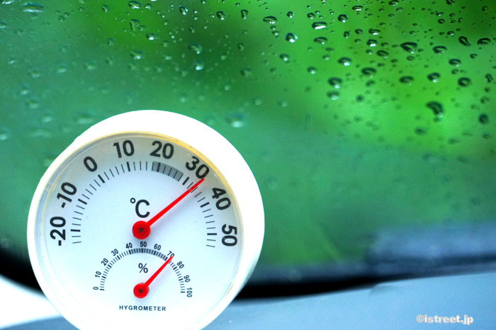 今はまさに車内に閉じ込められている感じ